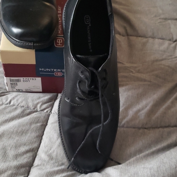 Hunter Bay Dress Shoes - Picture 2 of 8